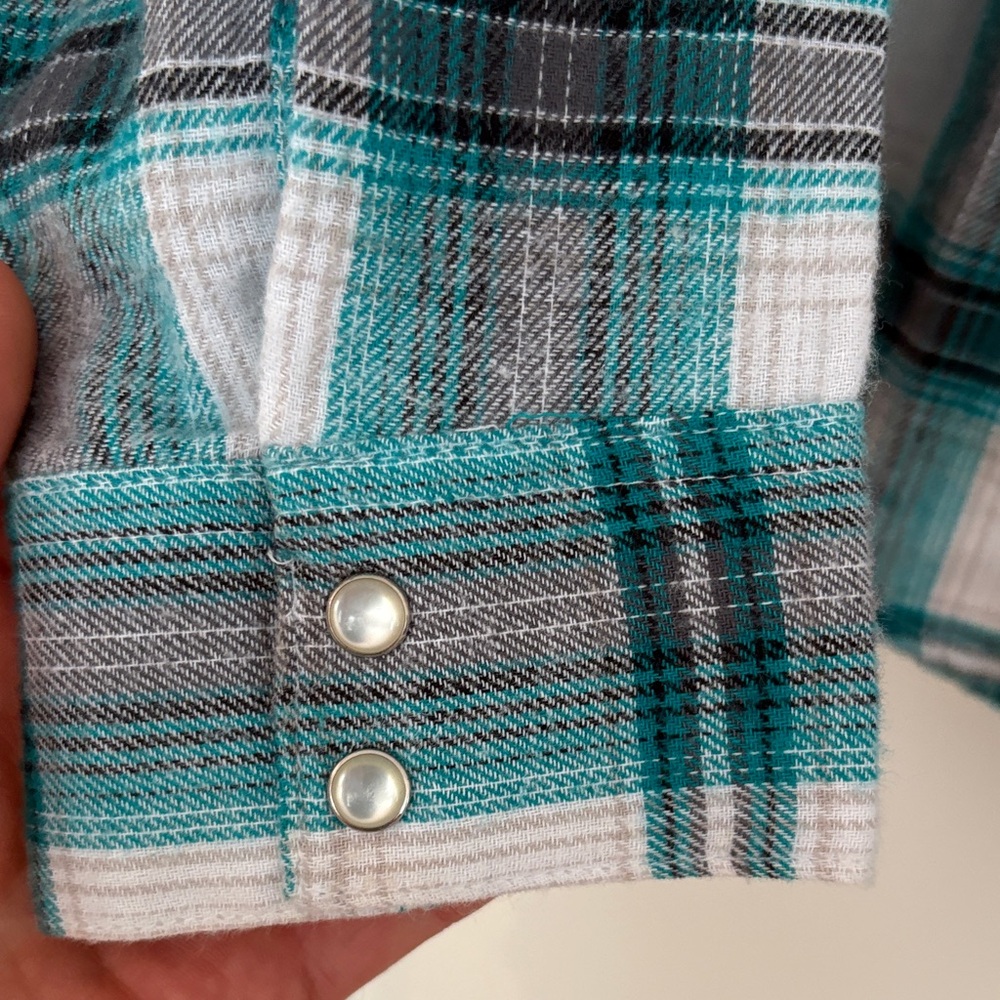 Wrangler Vintage Women’s Ranch Shirt Teal and White Plaid Button Down Shirt - Picture 6 of 7